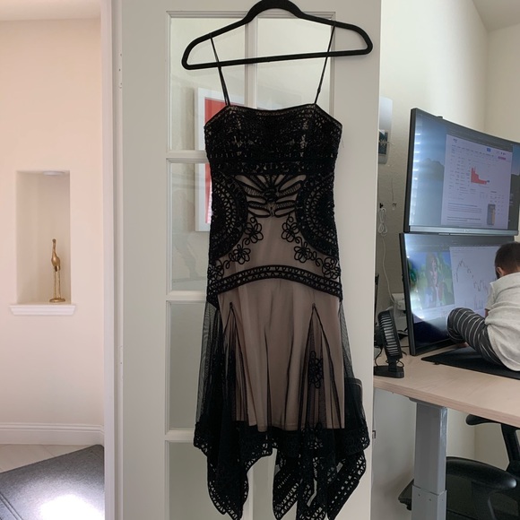 Sue Wong Dresses & Skirts - Sue Wong crochet black cocktail dress